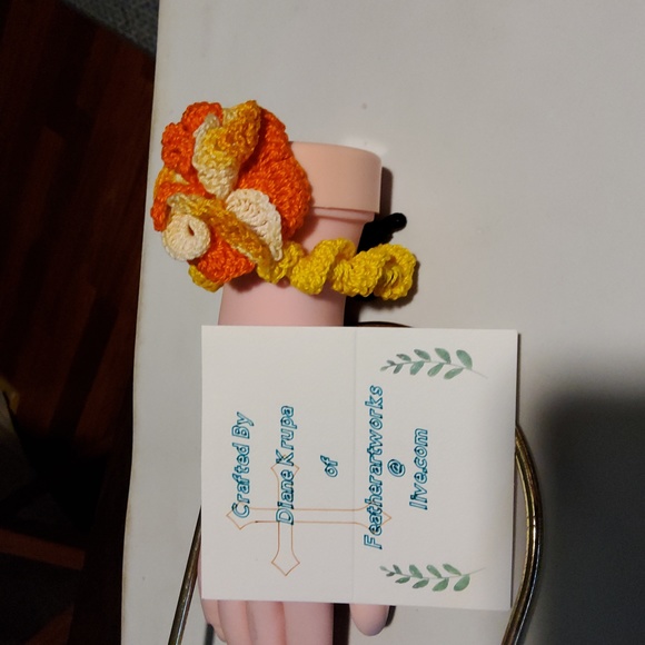 Flower Wristband - Picture 5 of 5